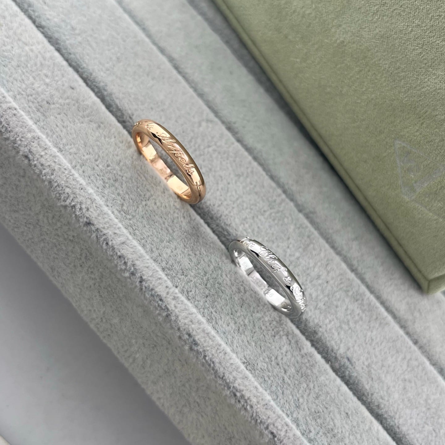 Arpels Tendrement Signature wedding band 2