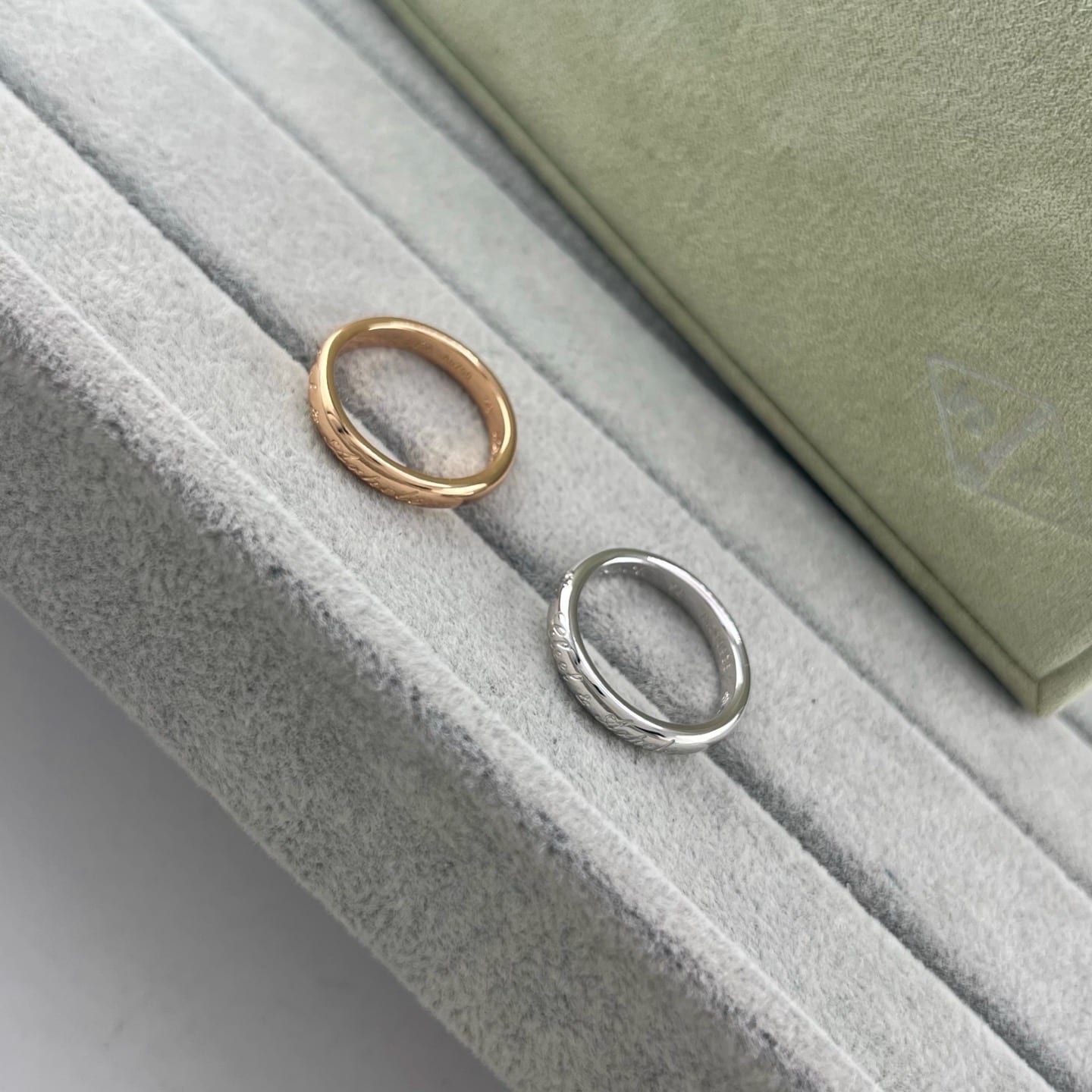Arpels Tendrement Signature wedding band 4