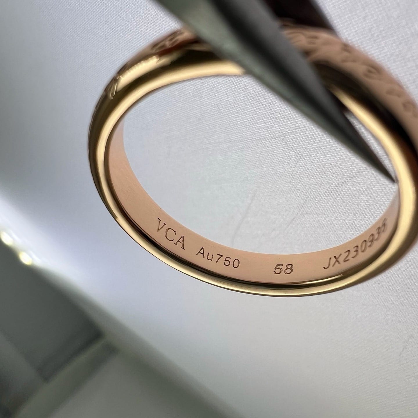 Arpels Tendrement Signature wedding band 8