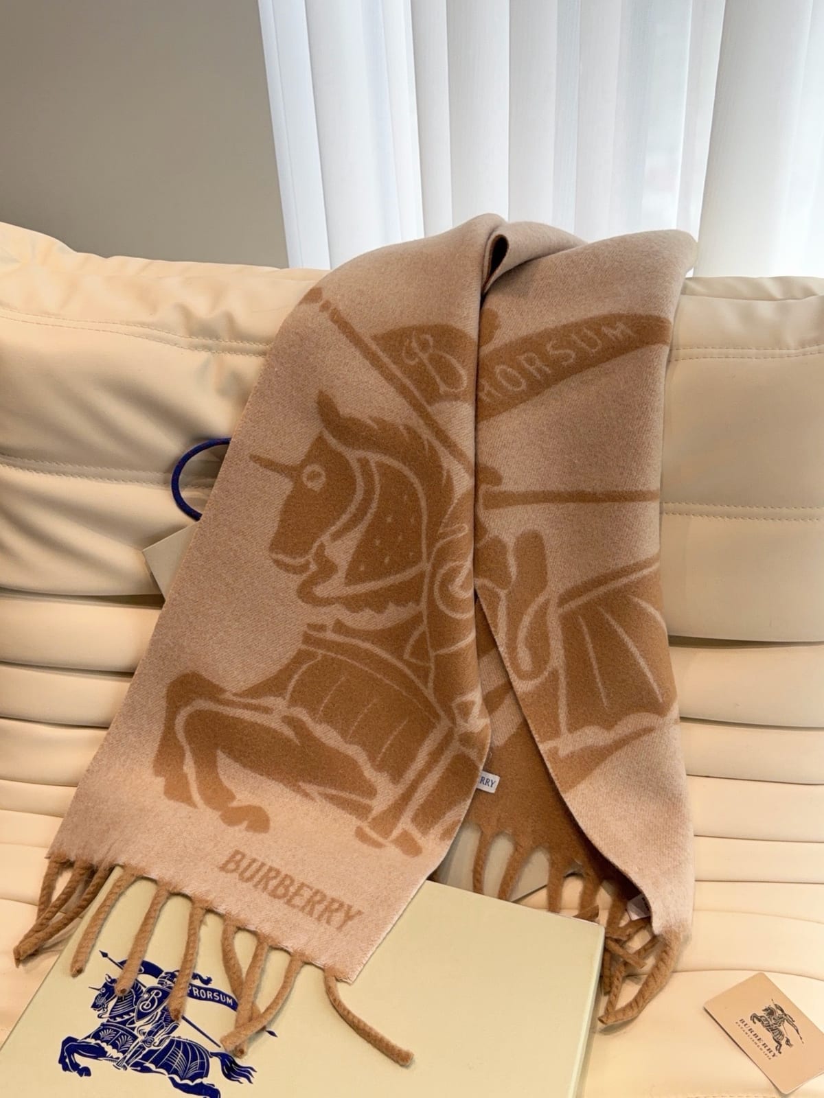 Reversible Equestrian Knight Design wool scarf 3