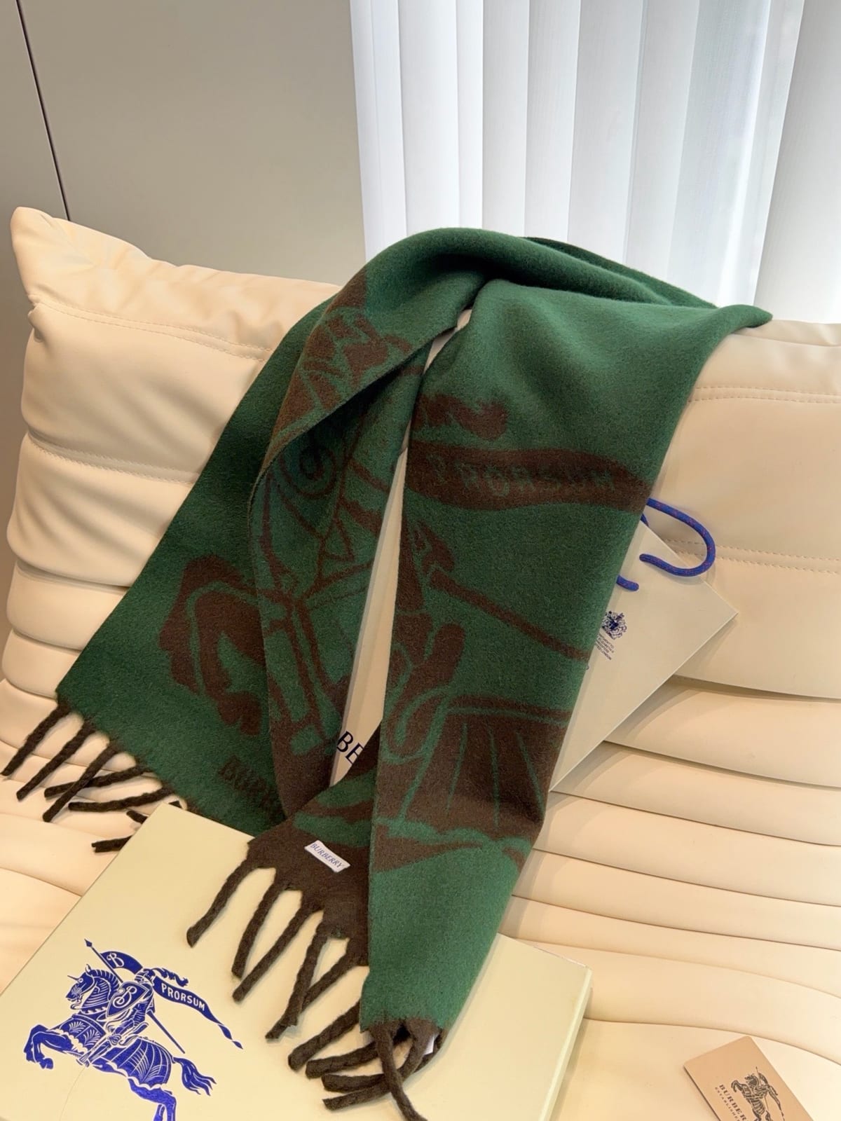Reversible Equestrian Knight Design wool scarf 8