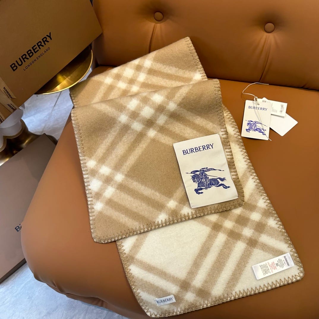 Check Cashmere Scarf in Sand beige 2