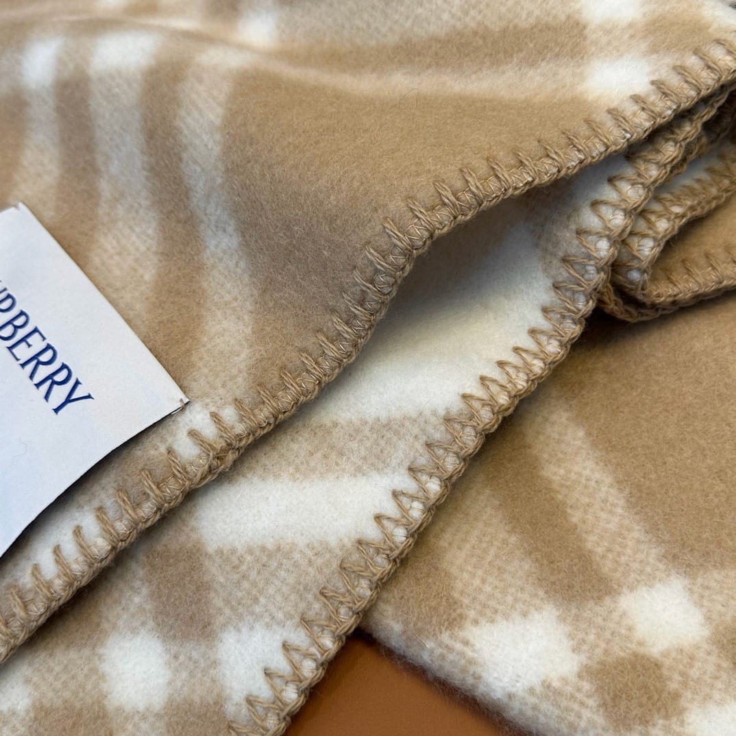 Check Cashmere Scarf in Sand beige 3