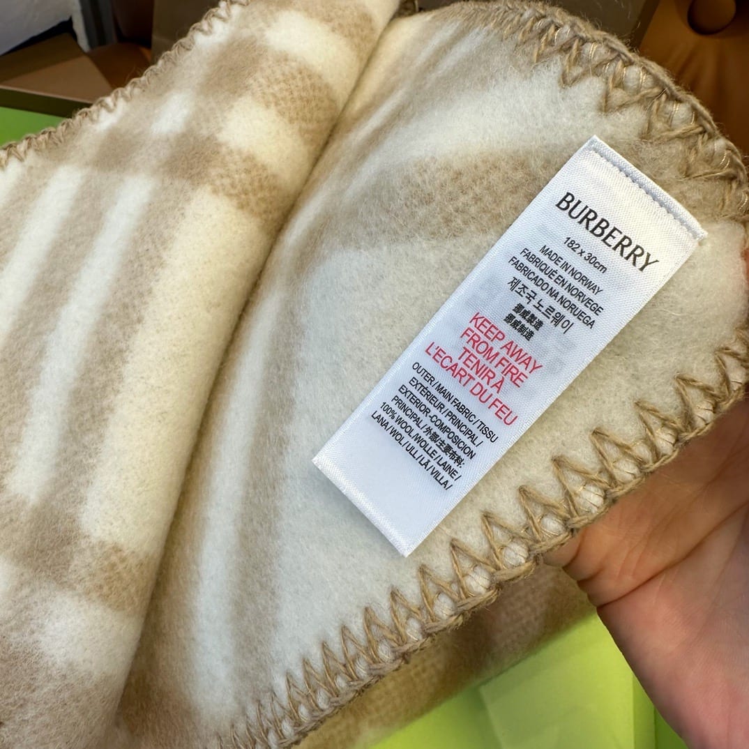 Check Cashmere Scarf in Sand beige 4