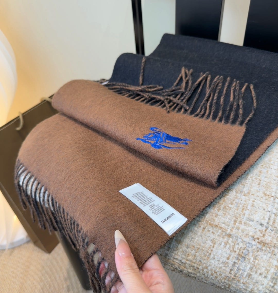  Reversible Knight EKD Cashmere Scarf 3
