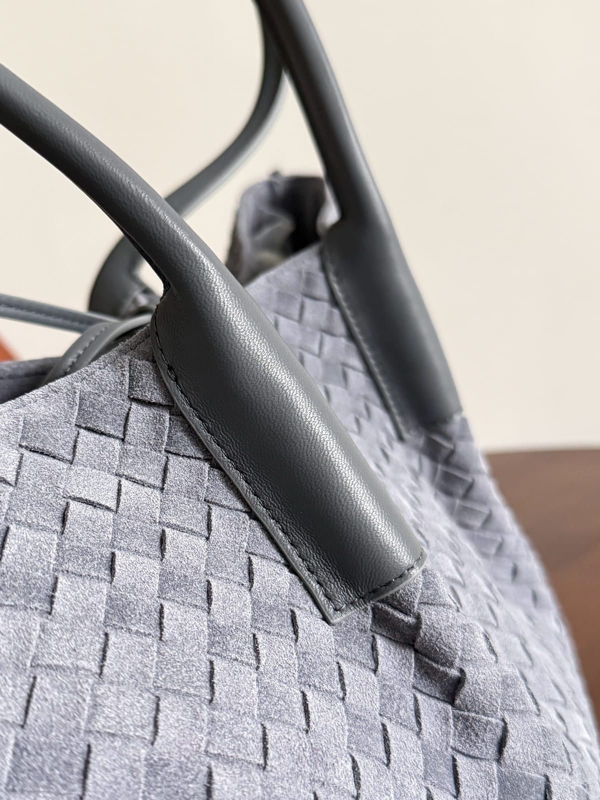 Bottega Veneta Large Pinacoteca Tote Bag in Suede 4