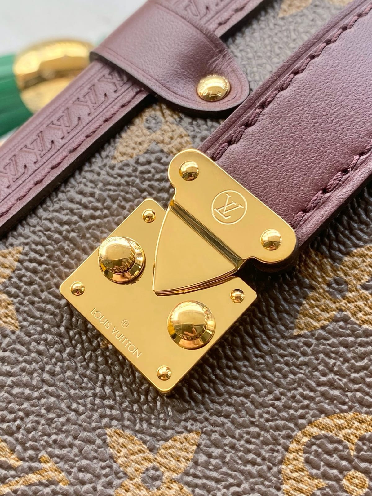  Louis Vuitton Getaway Side Trunk MM 11