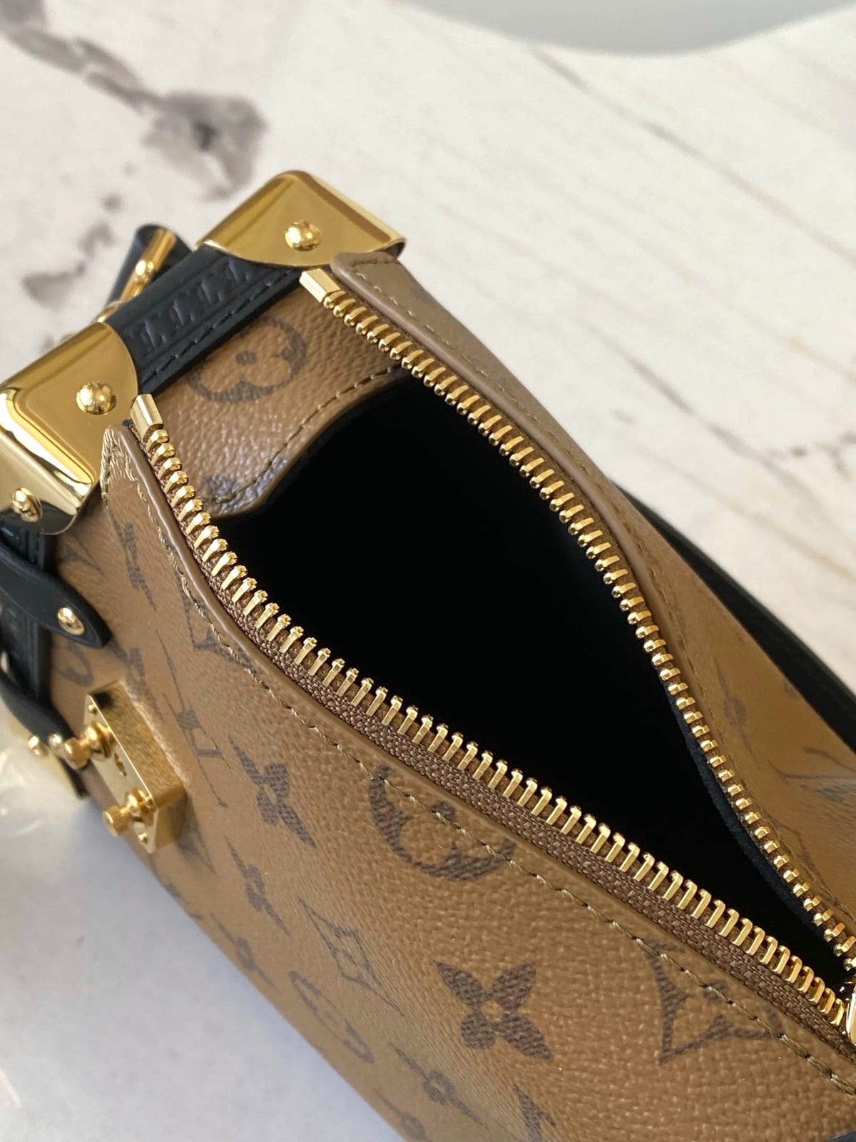  SIDE TRUNK MiNi 4