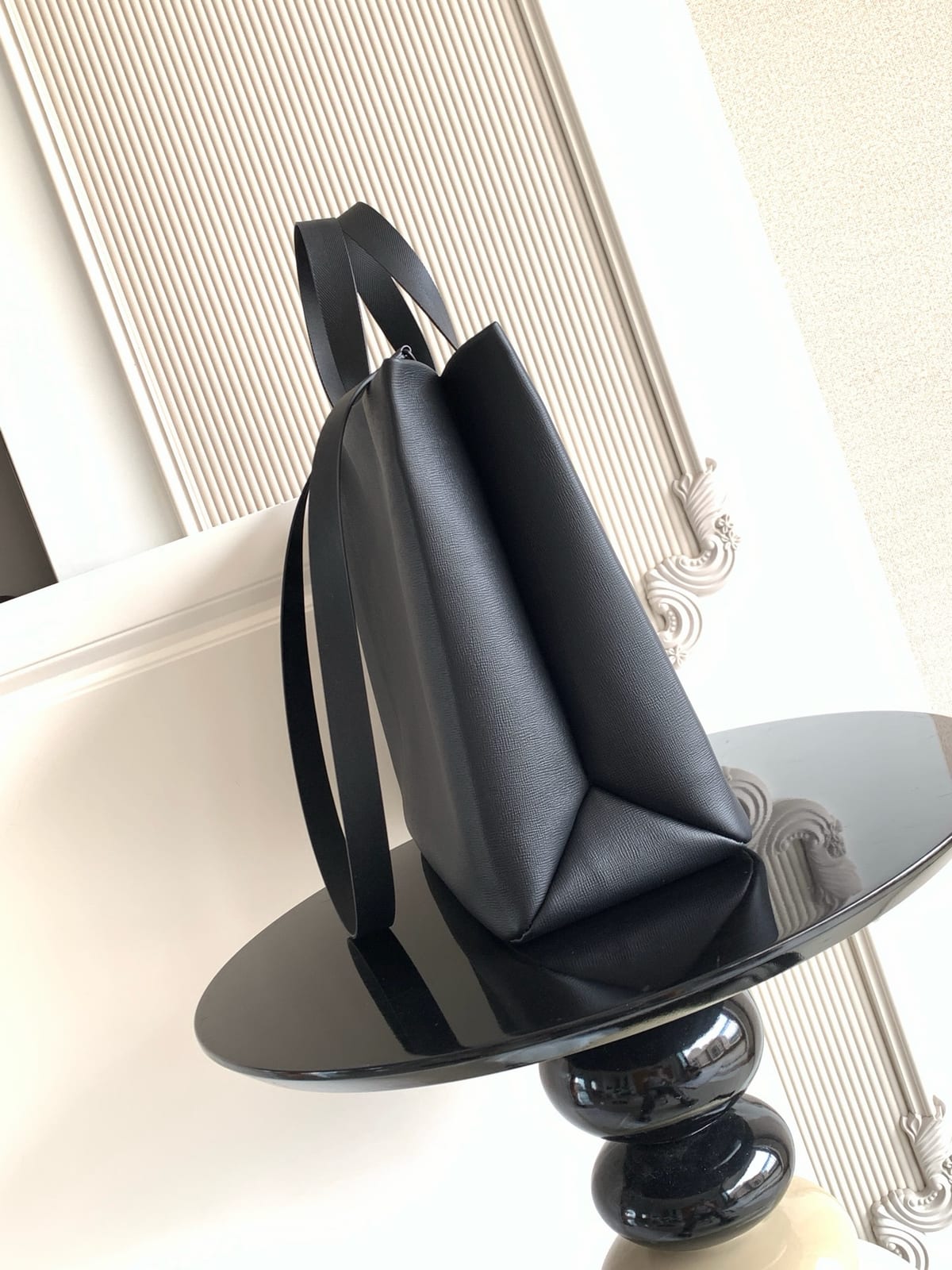 Shopper Tote in Black Leather 2