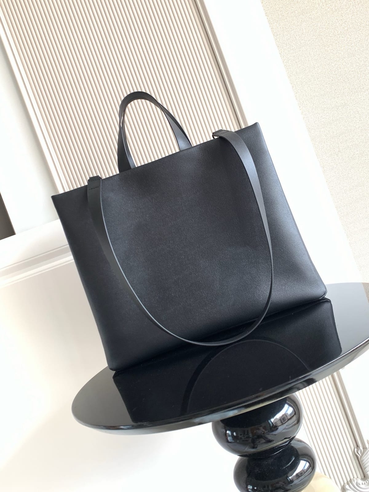 Shopper Tote in Black Leather 8