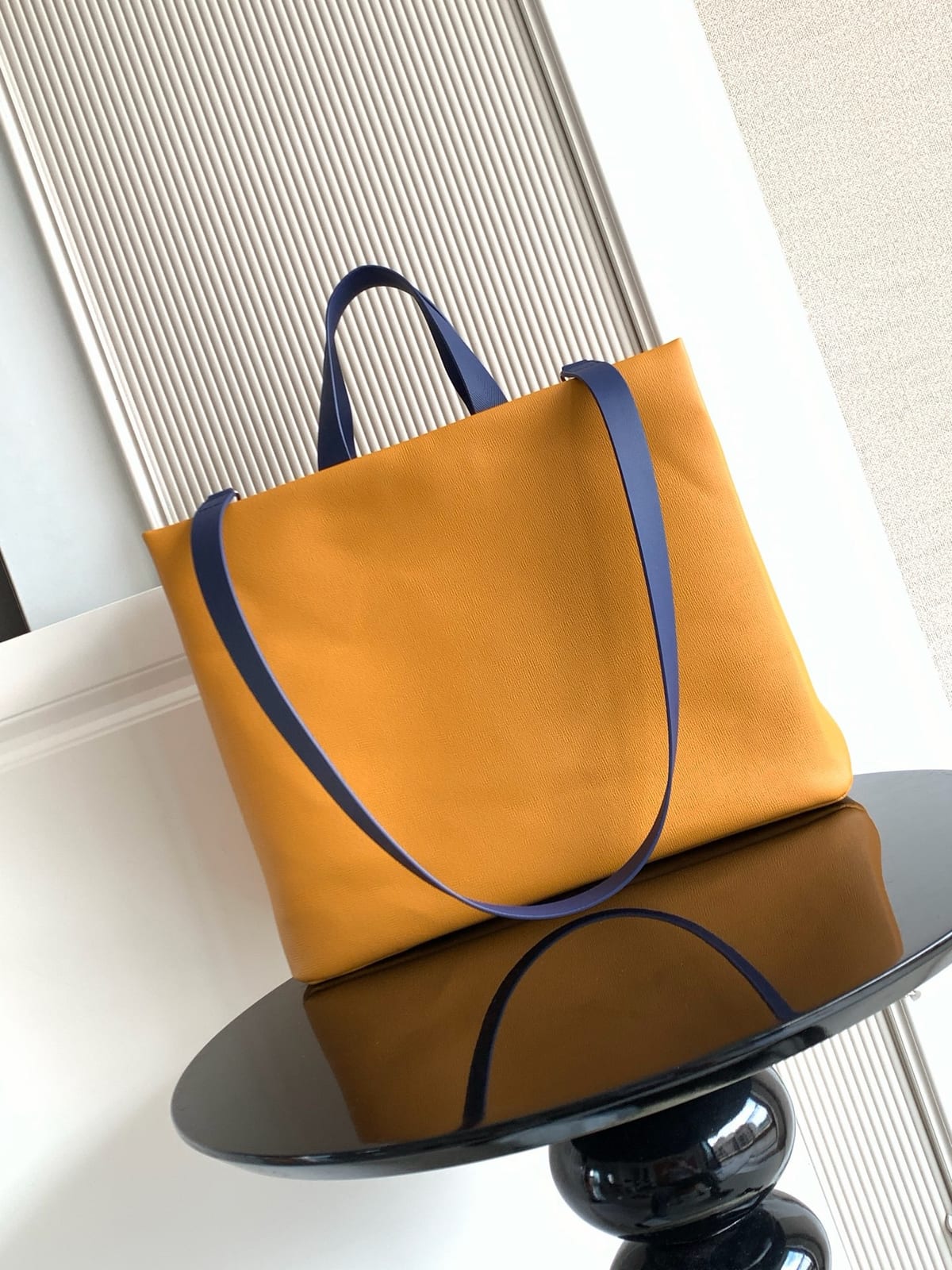 Louis Vuitton Shopper Tote MM in Safran Leather 3