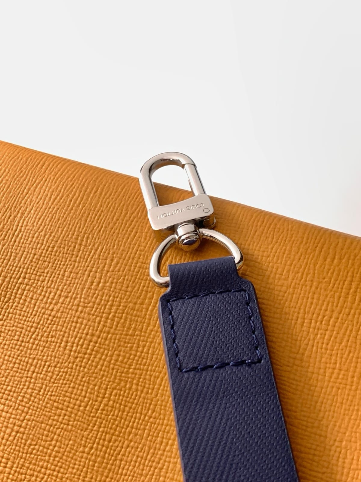 Louis Vuitton Shopper Tote MM in Safran Leather 4