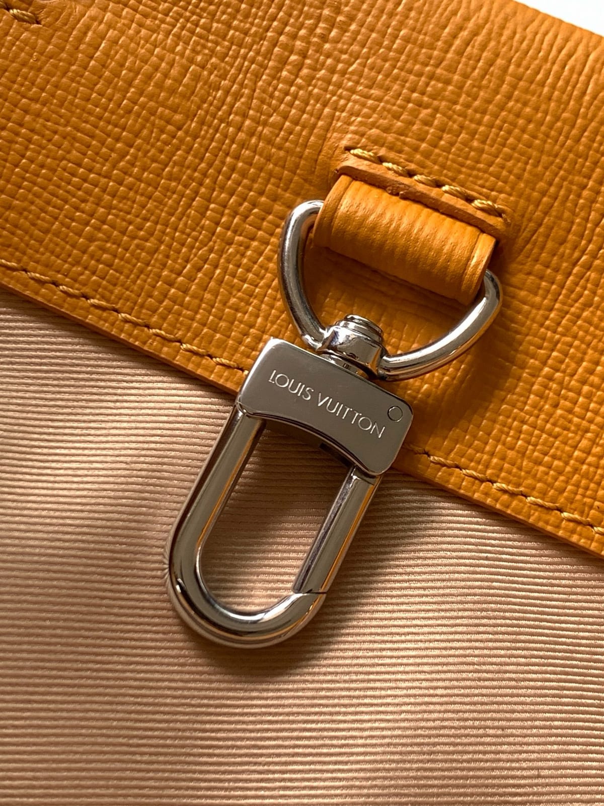 Louis Vuitton Shopper Tote MM in Safran Leather 5