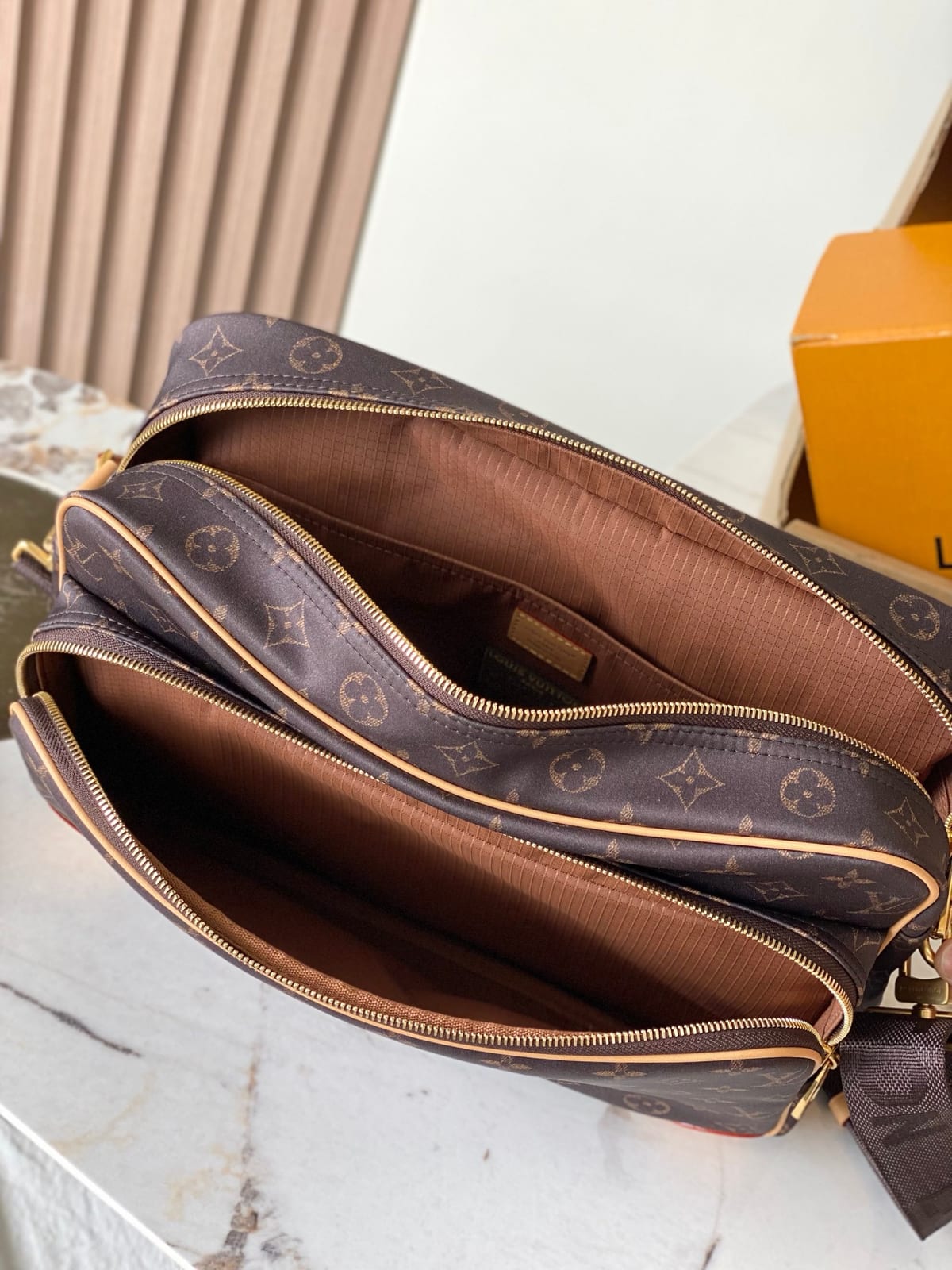 Louis Vuitton Reporter PM 4