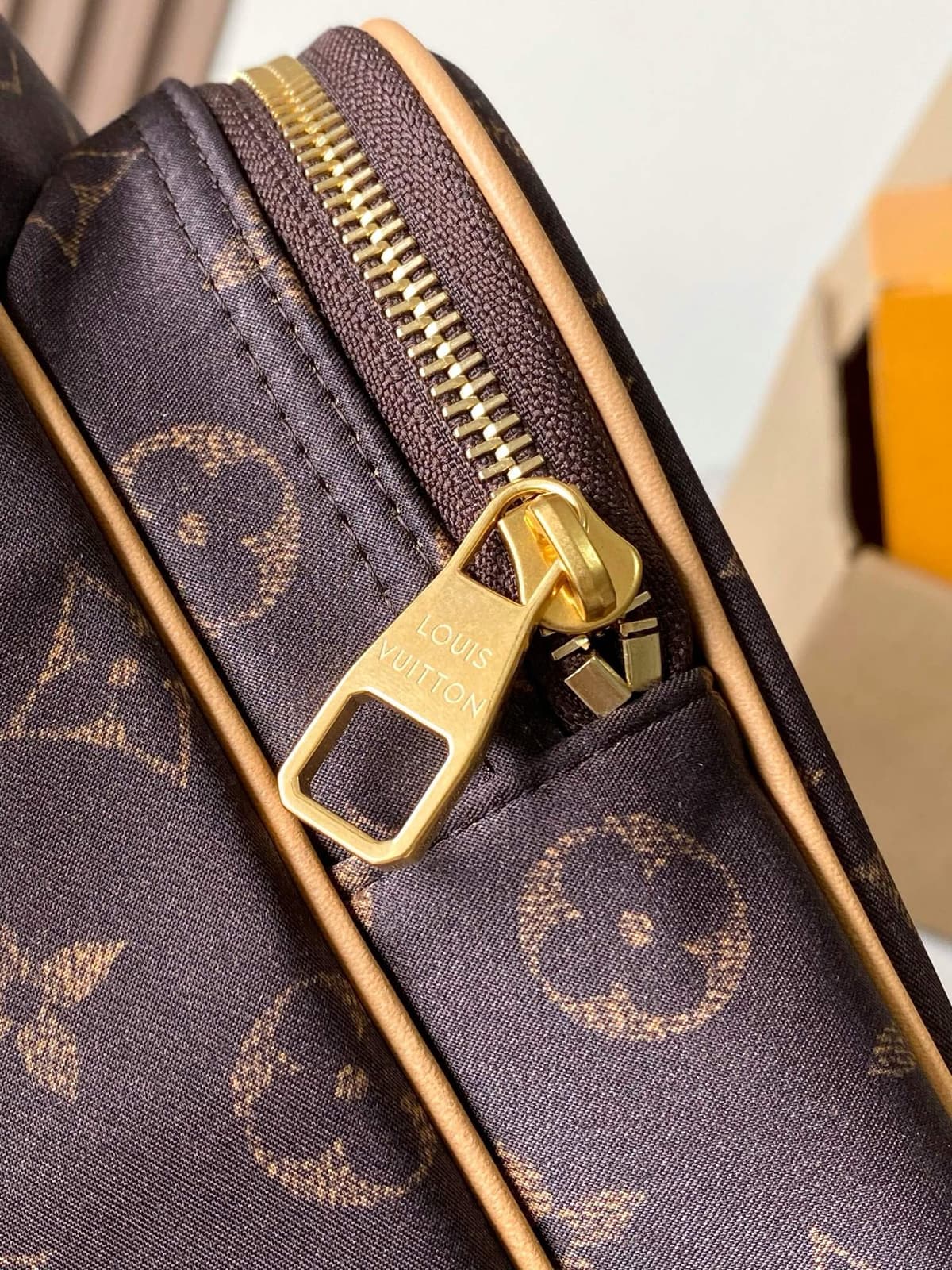 Louis Vuitton Reporter PM 9