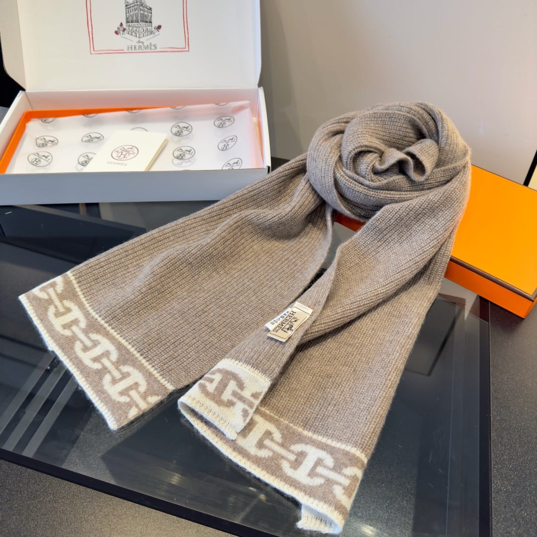  Hermès Heaven Beanie and Scarf 4