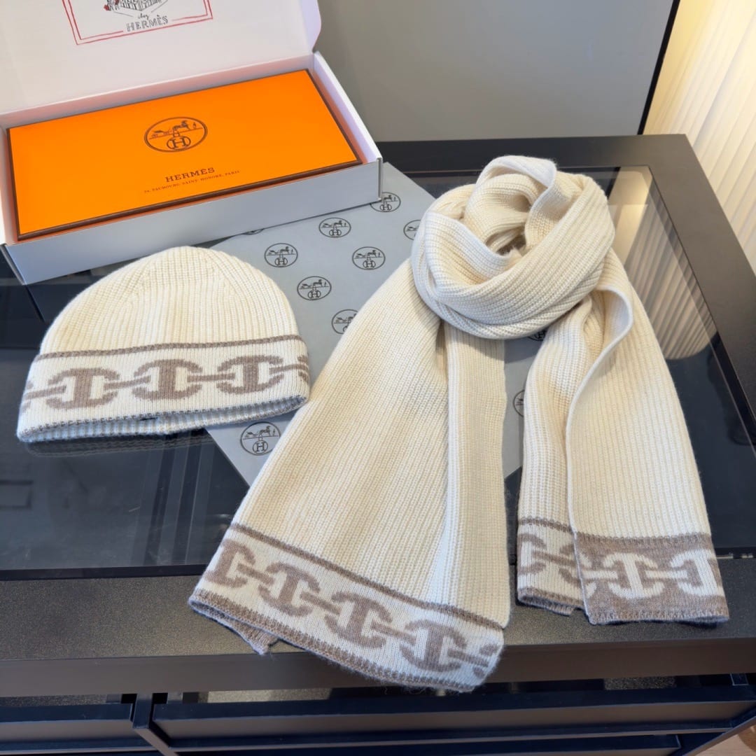  Hermès Heaven Beanie and Scarf 10