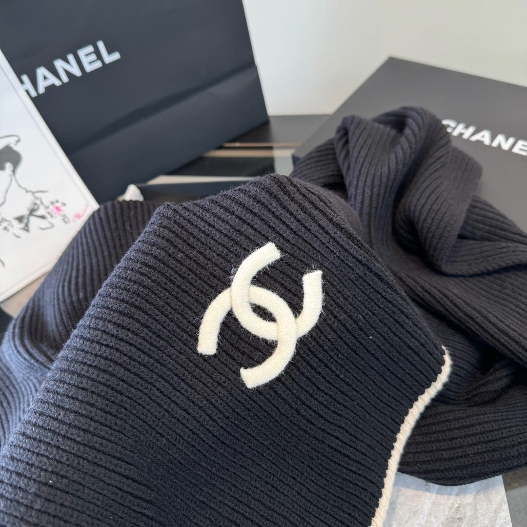  Chanel Cashmere CC Ribbed Scarf With Contrast Trim 10