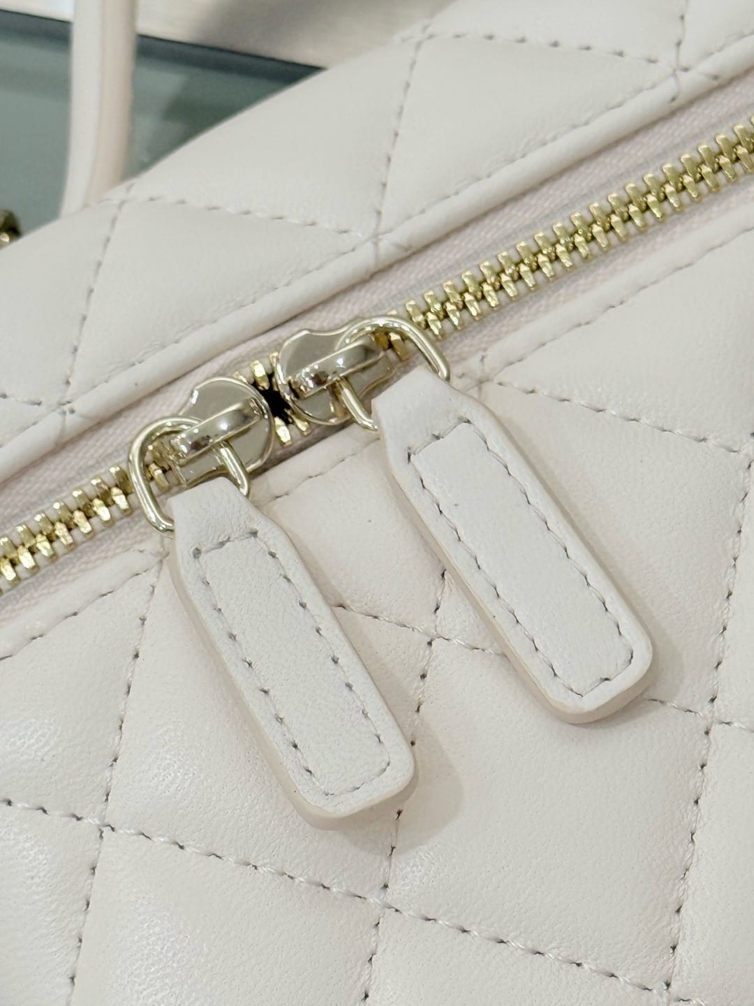 Chanel Slim Vanity Case with Chain 5