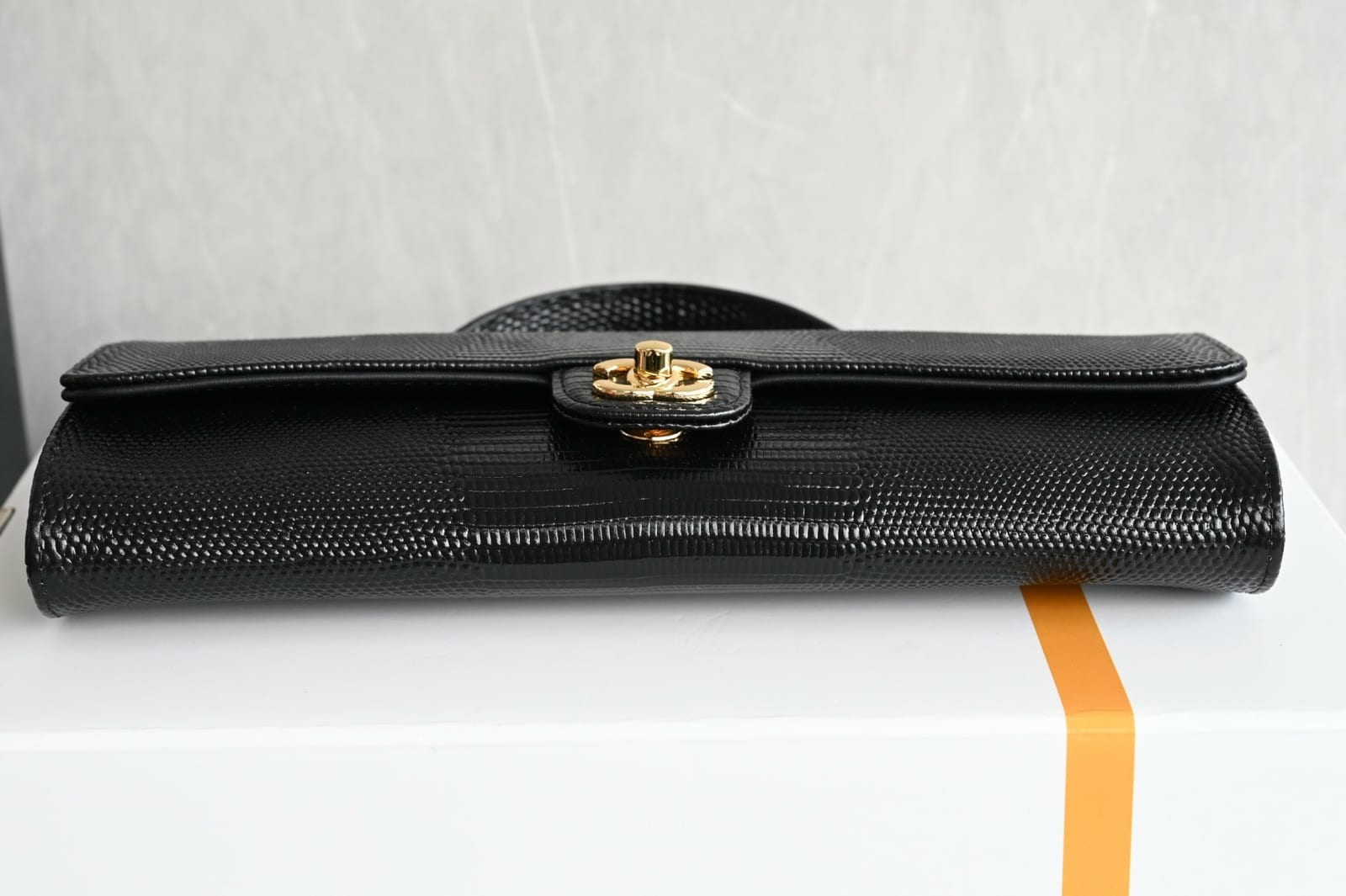  Chanel 26A Lizard-Embossed Long Top Handle Clutch bag 3